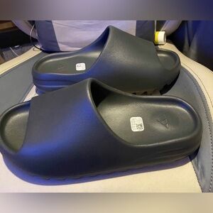 Yeezy slides onyx